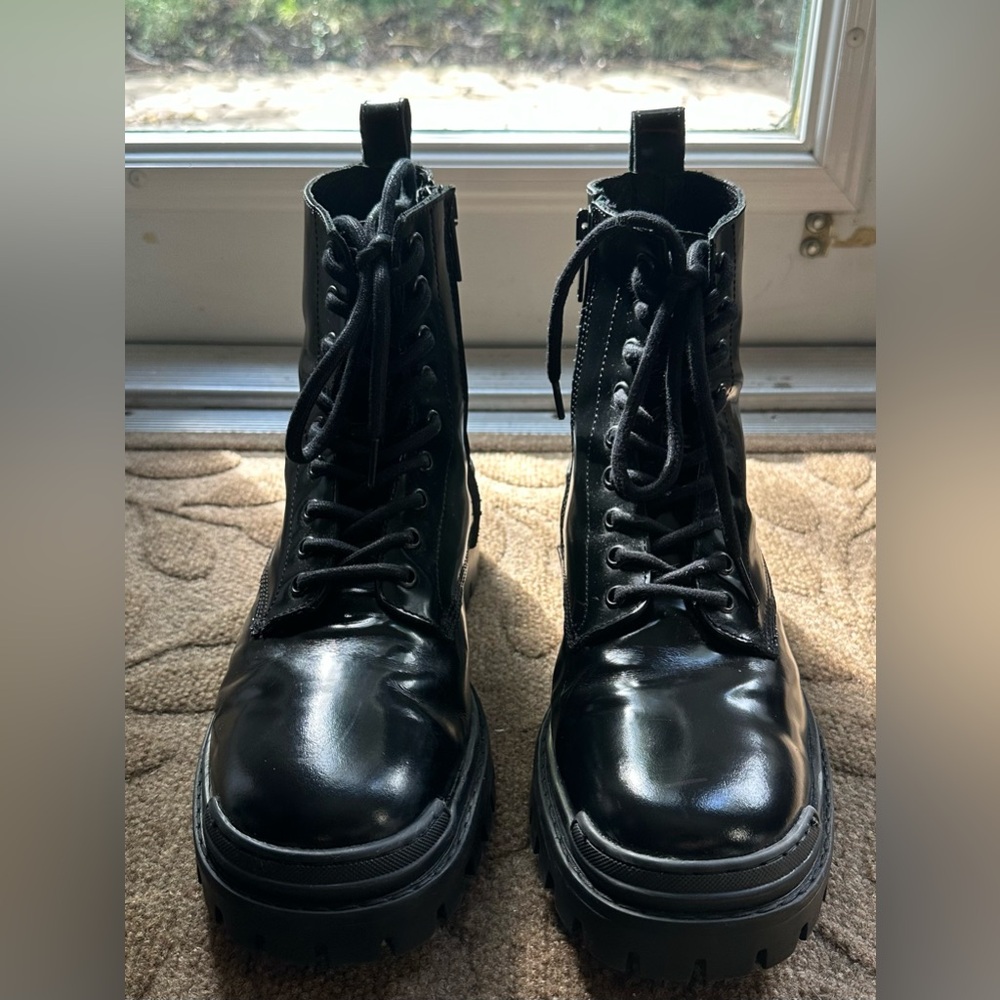 Steve Madden Men's Halen 2 Black Patent
Combat Boots Size 10 - Picture 2 of 15